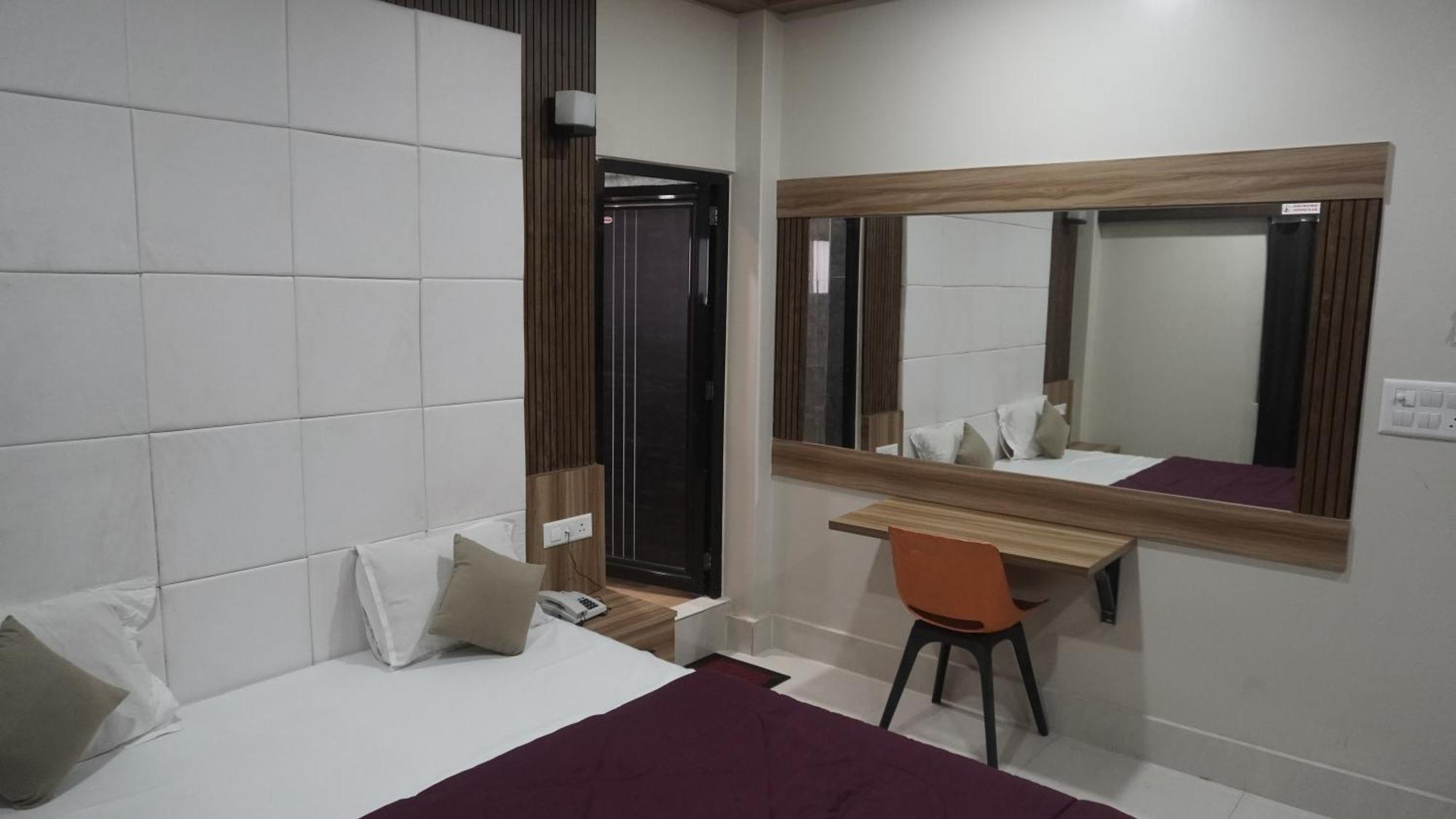 Hotel Himalaya آغارتالا المظهر الخارجي الصورة