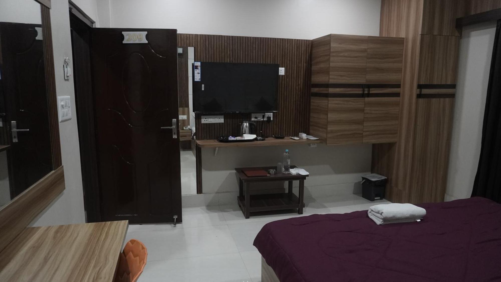 Hotel Himalaya آغارتالا المظهر الخارجي الصورة