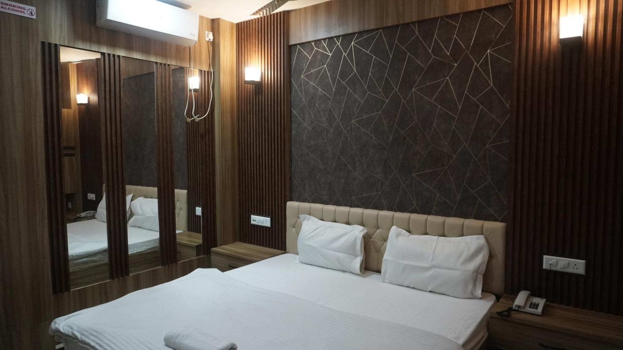 Hotel Himalaya آغارتالا المظهر الخارجي الصورة