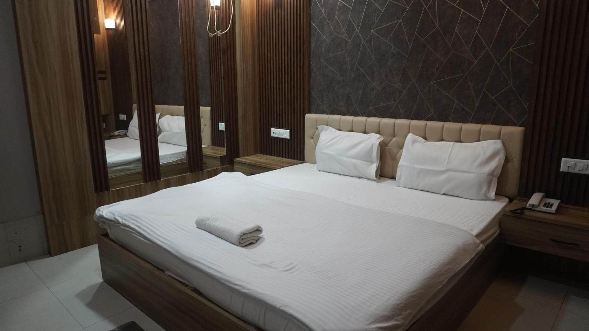 Hotel Himalaya آغارتالا المظهر الخارجي الصورة
