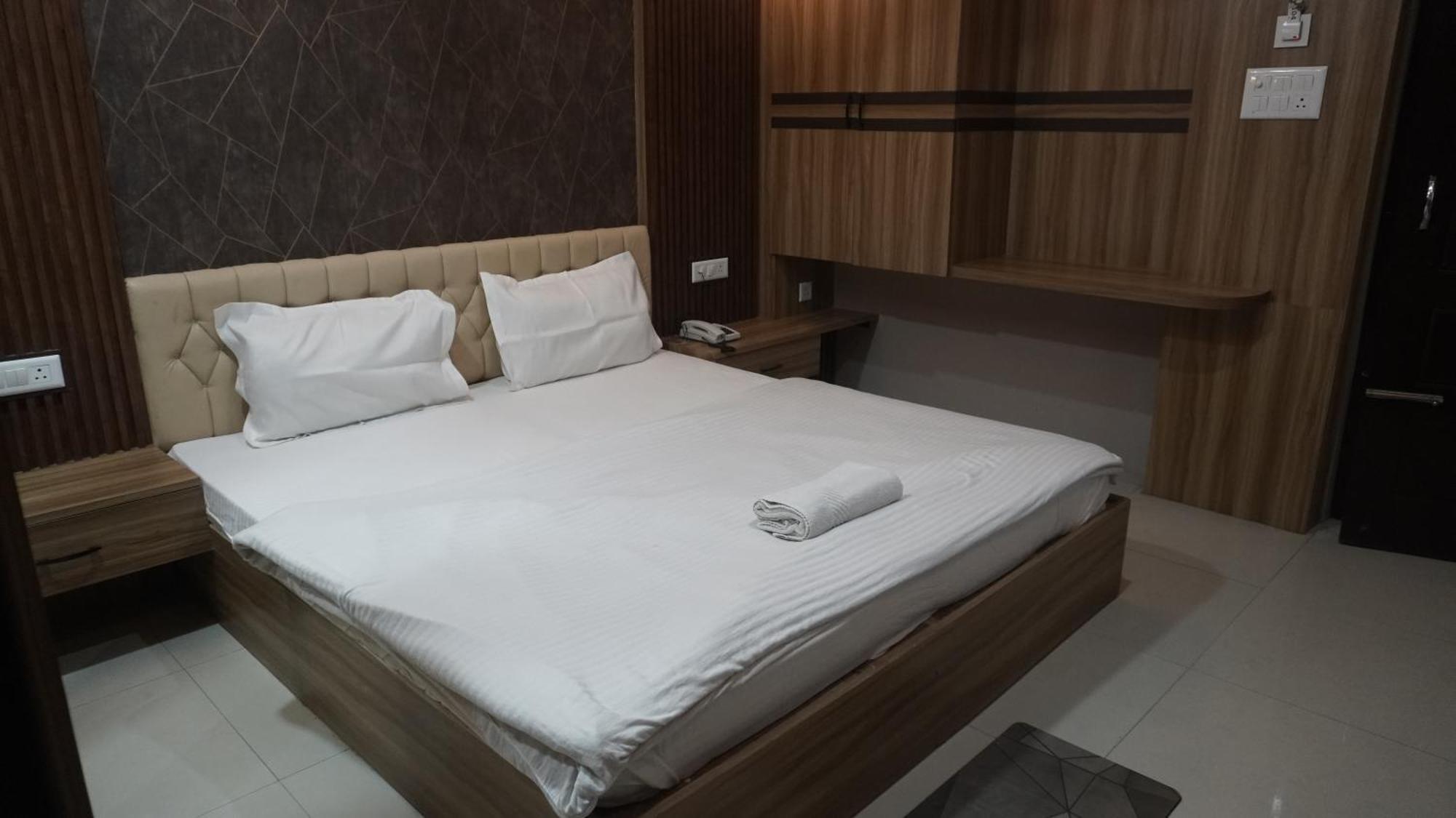 Hotel Himalaya آغارتالا المظهر الخارجي الصورة